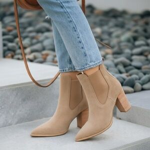 Oasis Society Uptown Faux Suede Khaki Pointed-Toe Heeled Booties Size 8.5